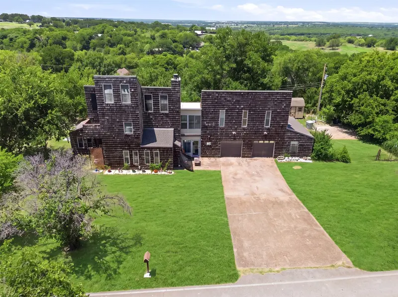 6039 Bear Creek Drive E, Fort Worth