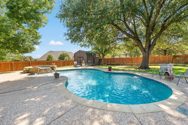 7500 Parker Drive E, Burleson