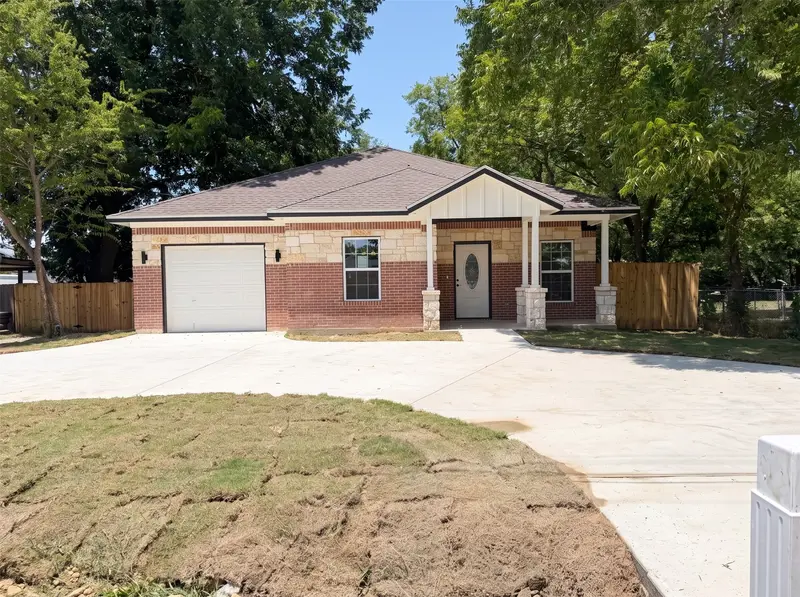 922 Gibbard Avenue, Wills Point