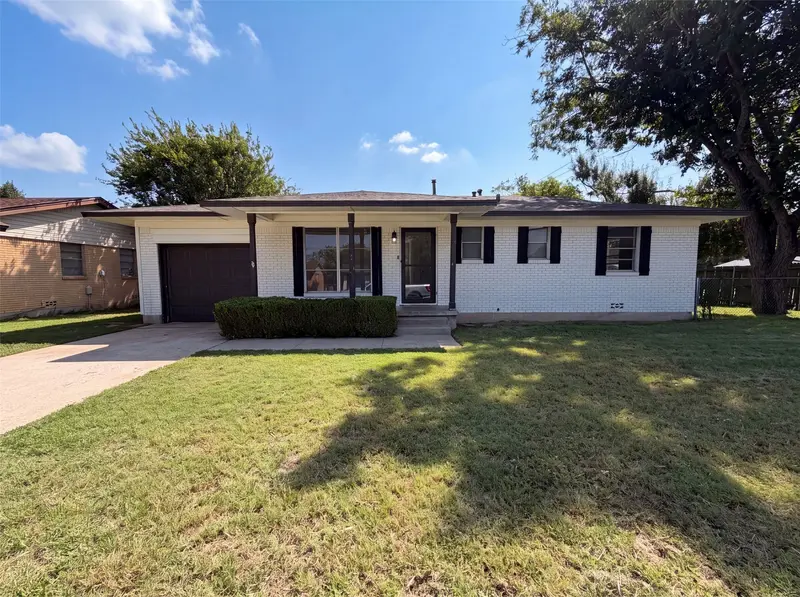 1213 S Ridgeway Drive, Cleburne
