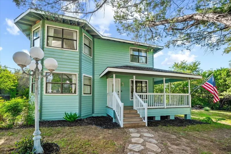 2704 Canyon Trail, Granbury