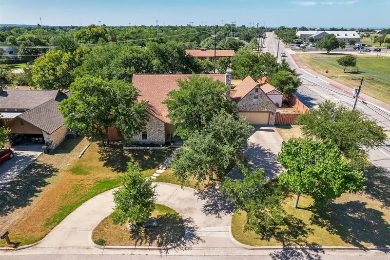 102 Tiffany Trail, Weatherford