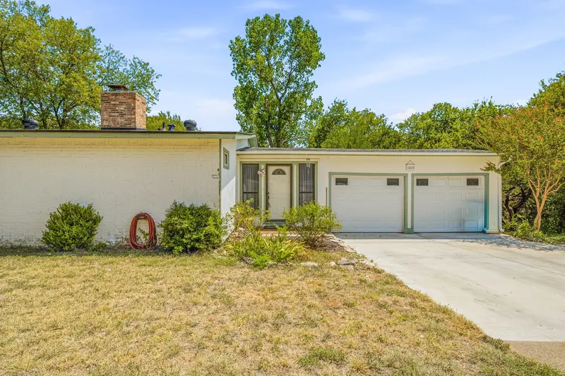 1005 Spanish Trail Drive, Granbury