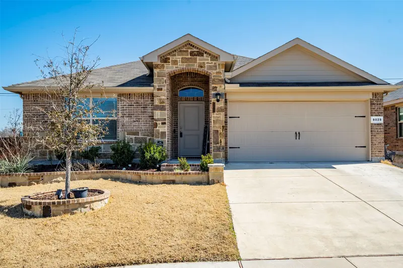 8028 Muddy Creek Drive, Fort Worth
