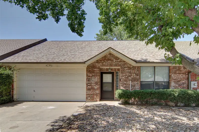 937 Heather Court, Weatherford