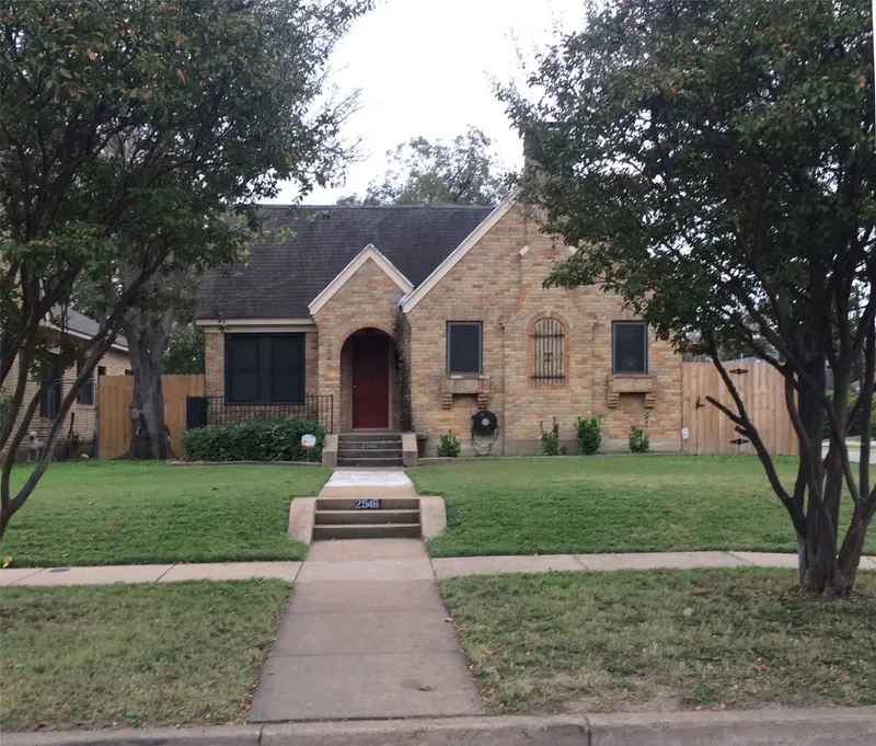 2546 Gladstone Drive, Dallas