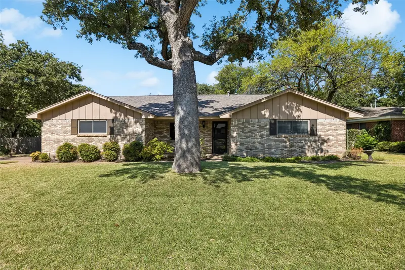 505 Caduceus Lane, Hurst