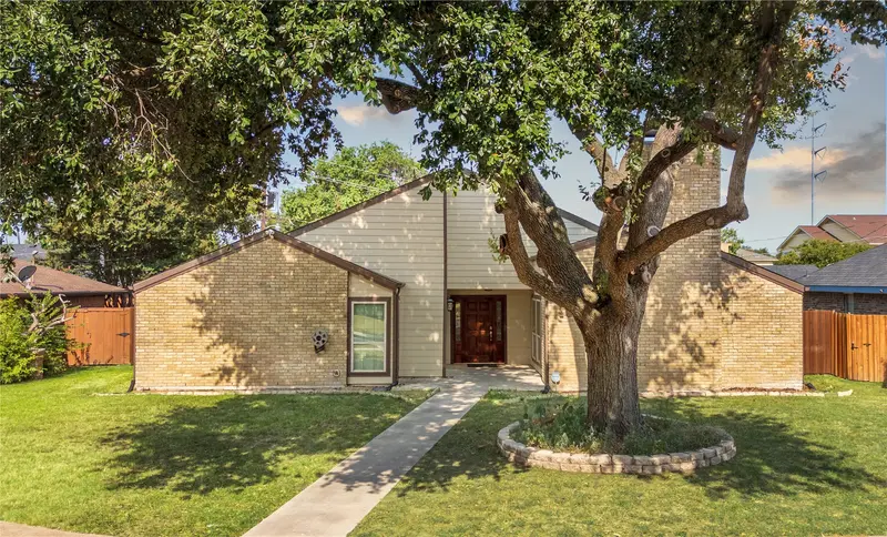 13407 Hedgeapple Drive, Dallas