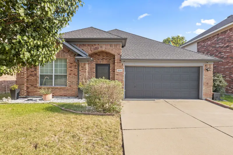 4849 Summer Oaks Lane, Fort Worth