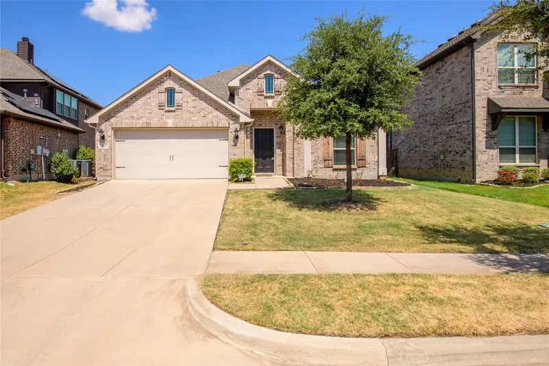 1305 Starlight Avenue, Aubrey