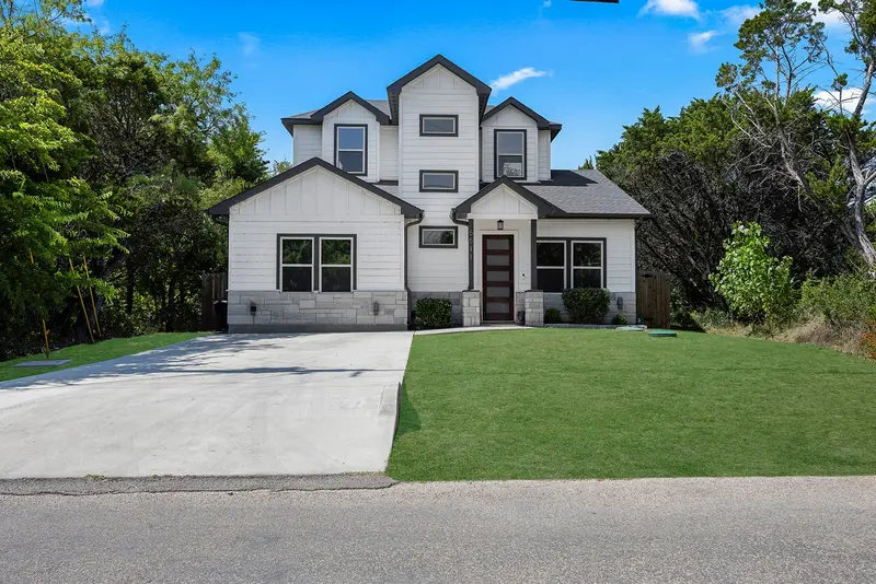 5511 Black Pine Circle, Granbury