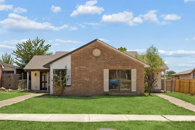 6051 Dooley Drive, The Colony