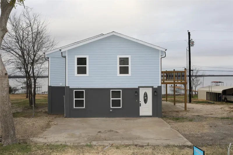1020 Crazy Horse, Quinlan