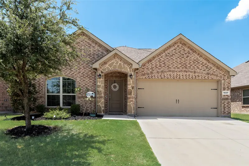 9237 Flying Eagle Lane, Fort Worth