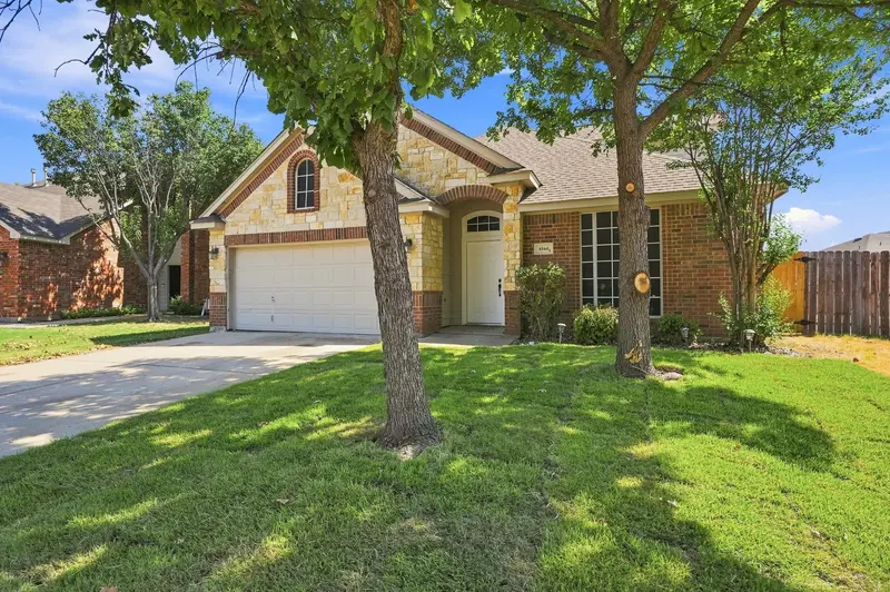 6164 Shad Drive, Fort Worth