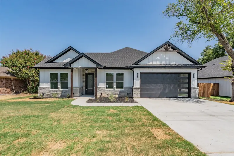 305 Hobbs Avenue, Boyd