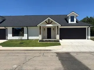 210 E Ewell Street, Granbury