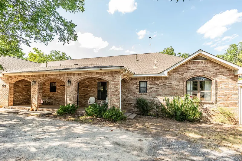 264 Oak Street, Nocona