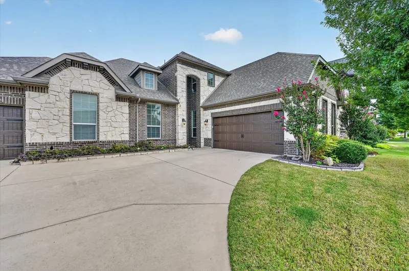 1025 Claystone Ridge, Fort Worth