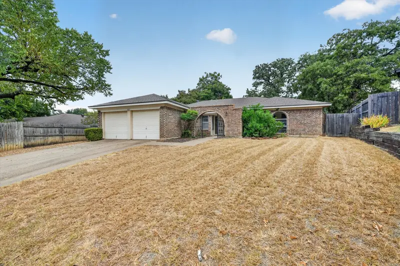 1617 Bent Oak Drive, Bedford