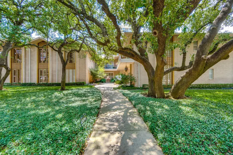 6324 Bandera Avenue, Dallas