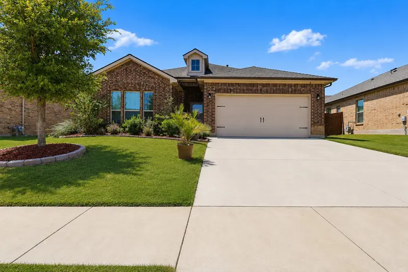 1112 Pacifica Trail, Cleburne