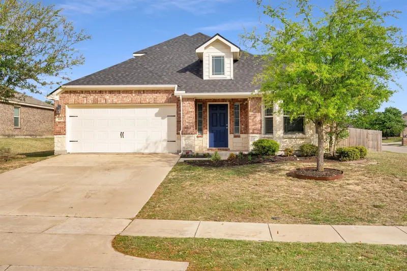 221 Bear Trail, Waxahachie
