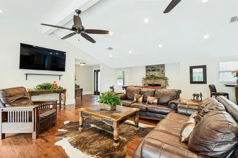 928 N Irving Heights Drive, Irving