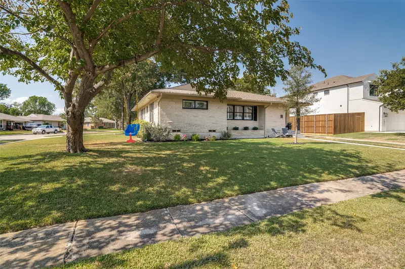 9005 Livenshire Drive, Dallas