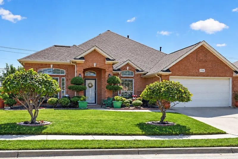 2720 Gray Rock Drive, Fort Worth