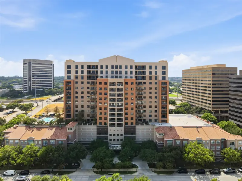 330 Las Colinas Boulevard E, Irving