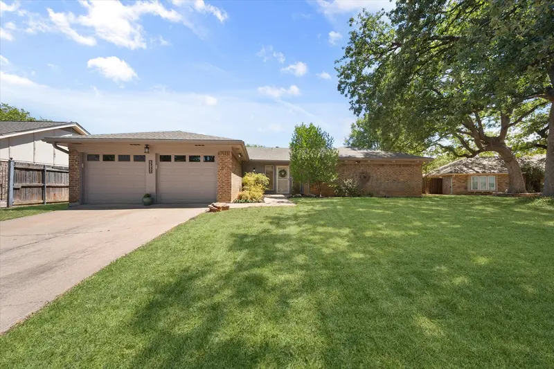 2709 Burnwood Court, Arlington