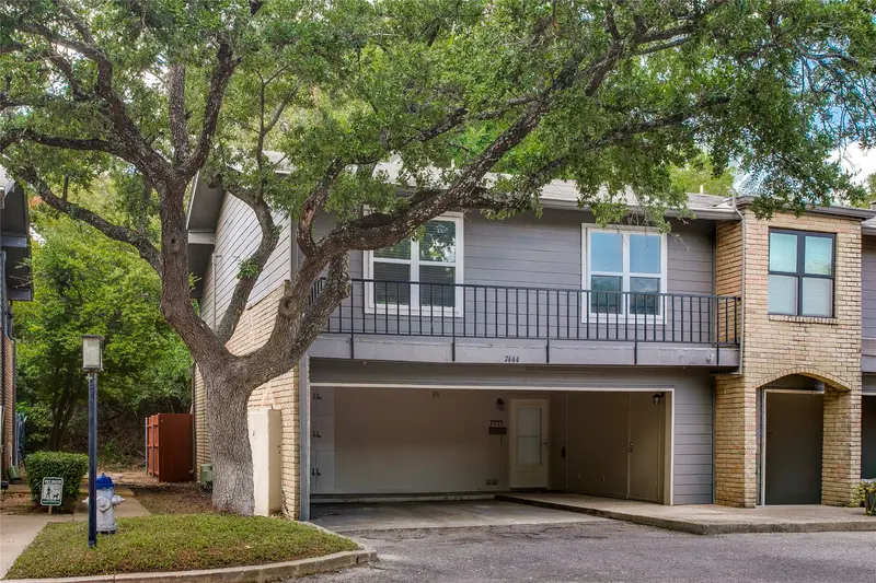7444 E Northwest Highway, Dallas