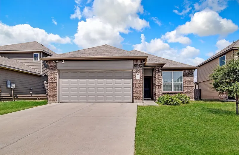 8317 Horned Maple Trail, Fort Worth