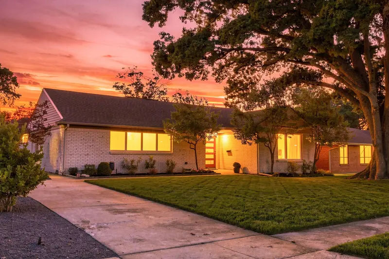 6211 Town Hill Lane, Dallas