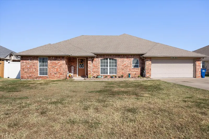612 Parker Lane, Granbury