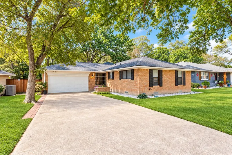 8059 Claremont Drive, Dallas