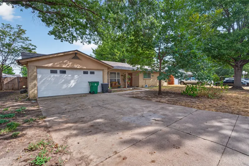 5613 Bonnie Wayne Street, Haltom City