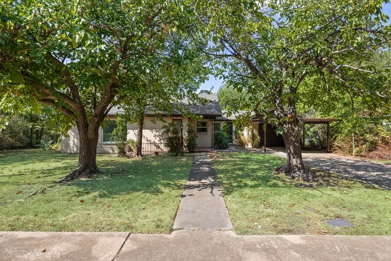 1606 N Woods Street, Sherman