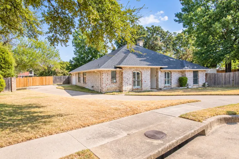 301 Morrison Court, Euless