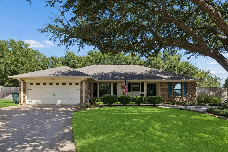 7416 Shady Hollow Court, North Richland Hills