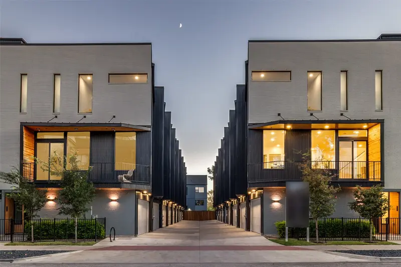 426 W 9th Street, Dallas