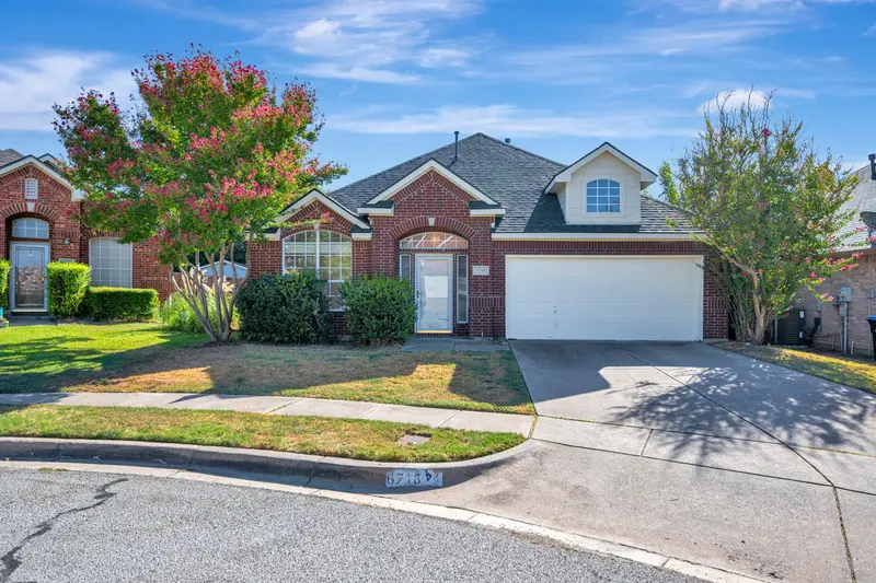 6716 Armstrong Court, Fort Worth