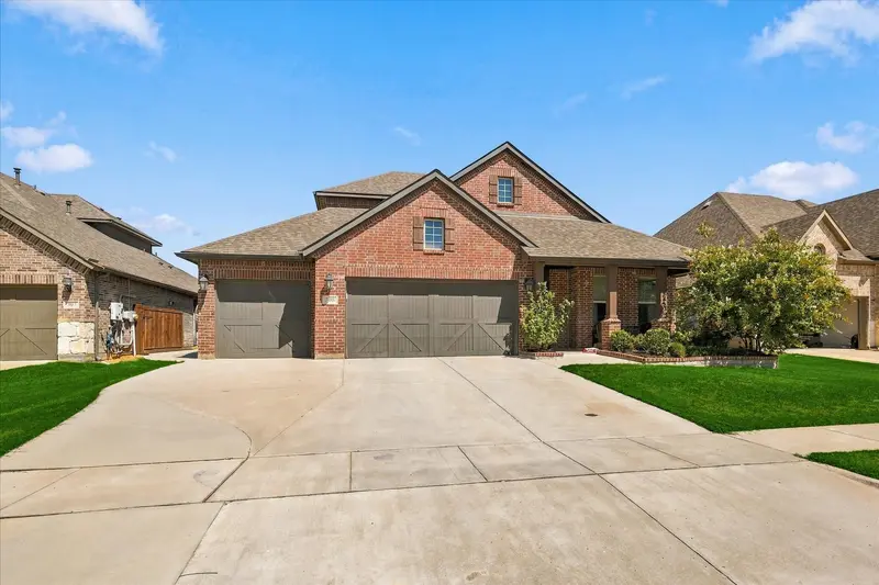 305 Kellan Court, Hickory Creek