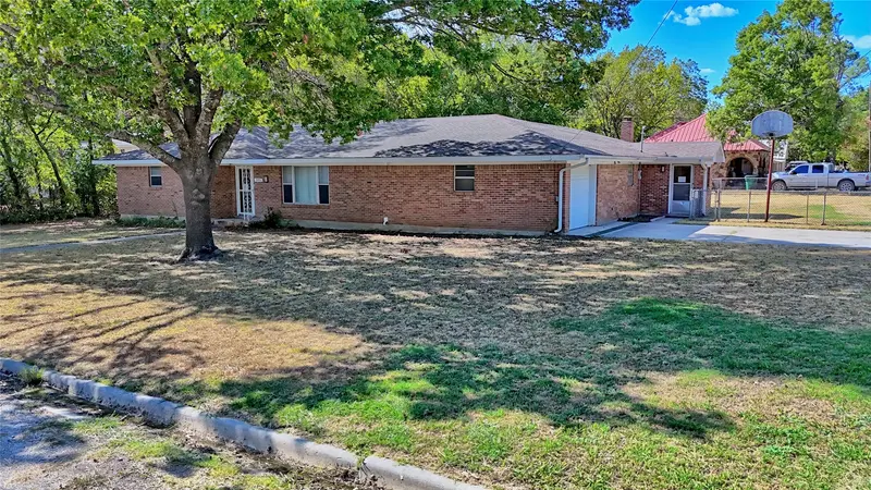 105 E Pecan Street, St Jo