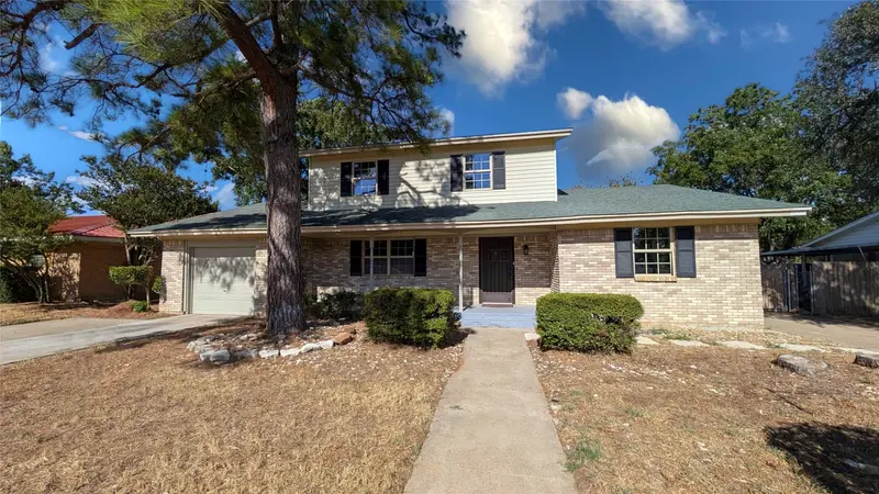 1105 S Ridgeway Drive, Cleburne