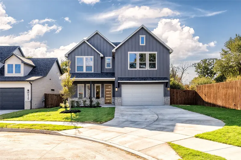 917 Boston Lane, River Oaks