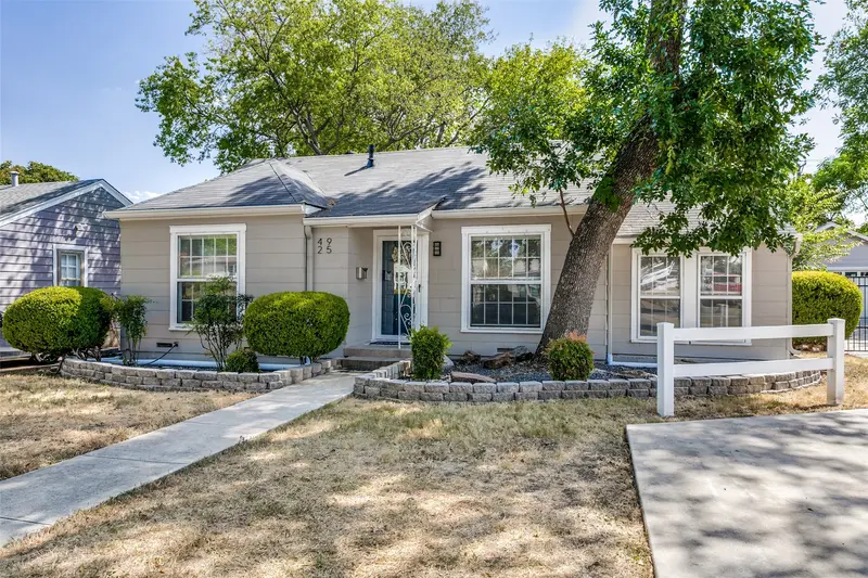 4925 Pershing Avenue, Fort Worth