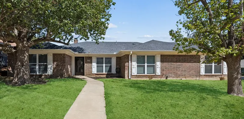 900 Rosewood Court, Euless