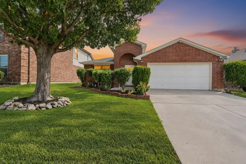 6632 Friendsway Drive, Fort Worth